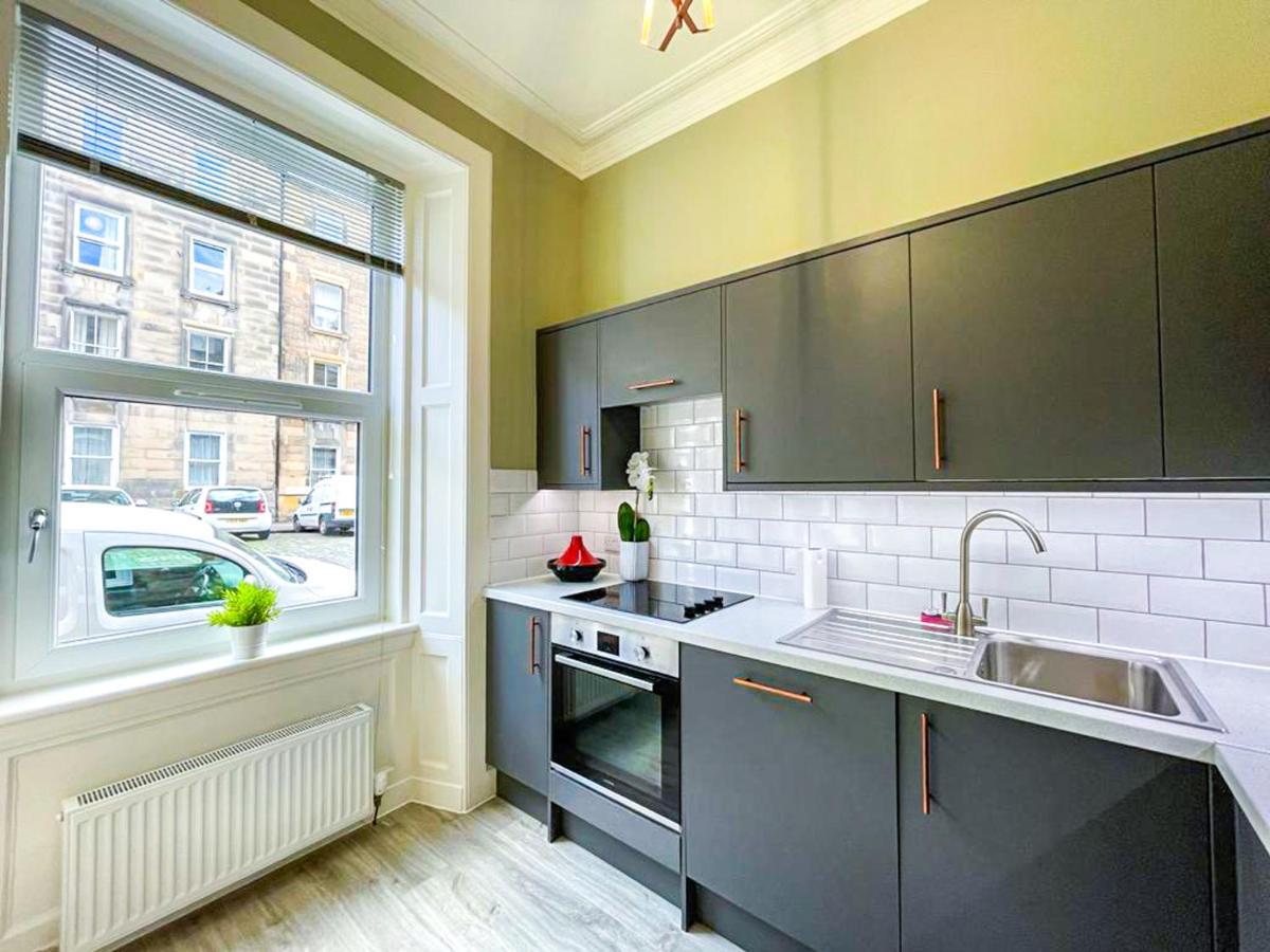 Desirable 2 Bed Apt Near Edinburgh Castle المظهر الخارجي الصورة